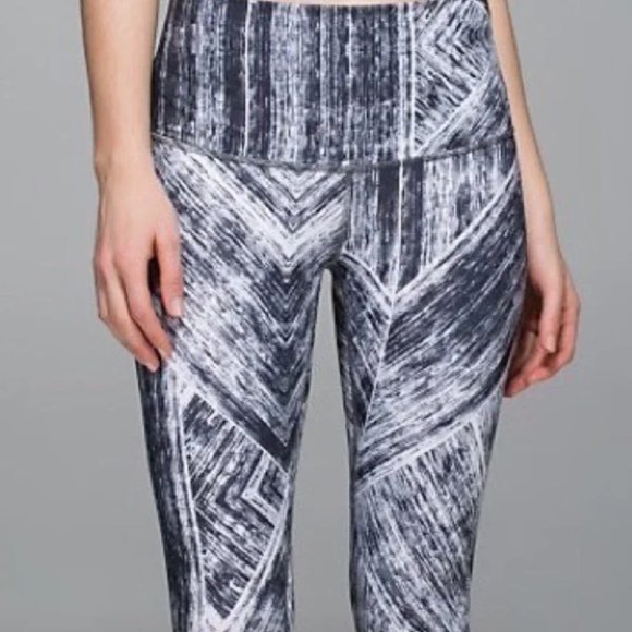 Lululemon Wunder Under Crop II *Full-On Luon Women's Size 6 !! - Picture 9 of 10